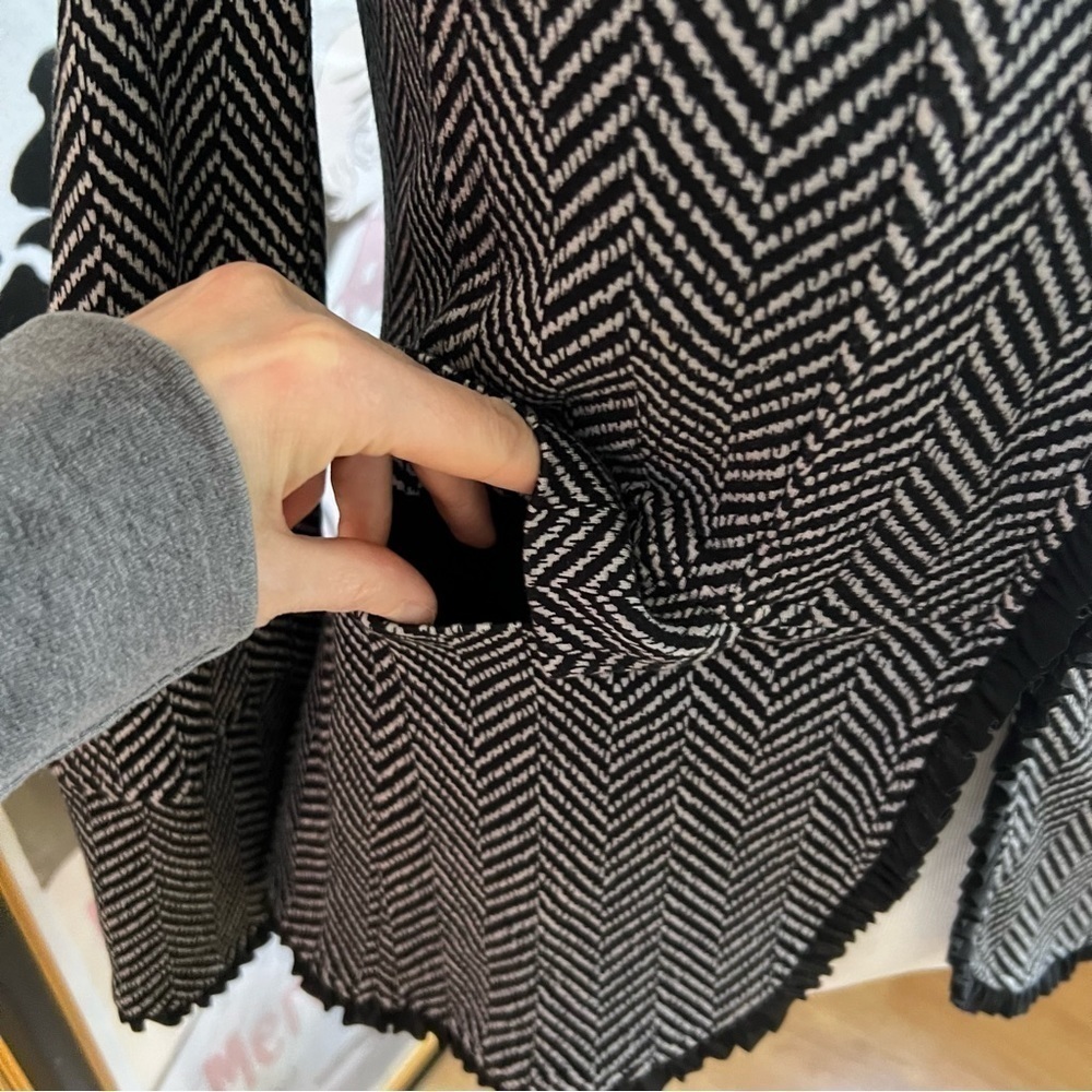 Chicos: Zigzag Black White Stripped Ruffled Blaze… - image 5